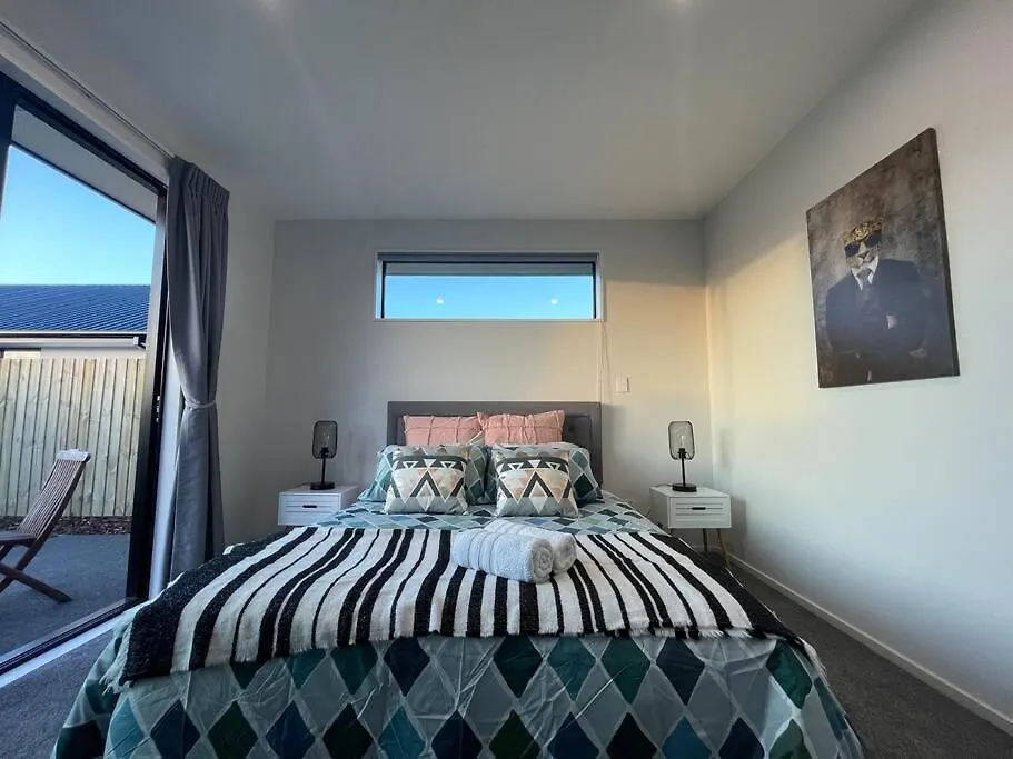 Dom wakacyjny Luxury Brand New 4 Bedroom Family Retreat Christchurch